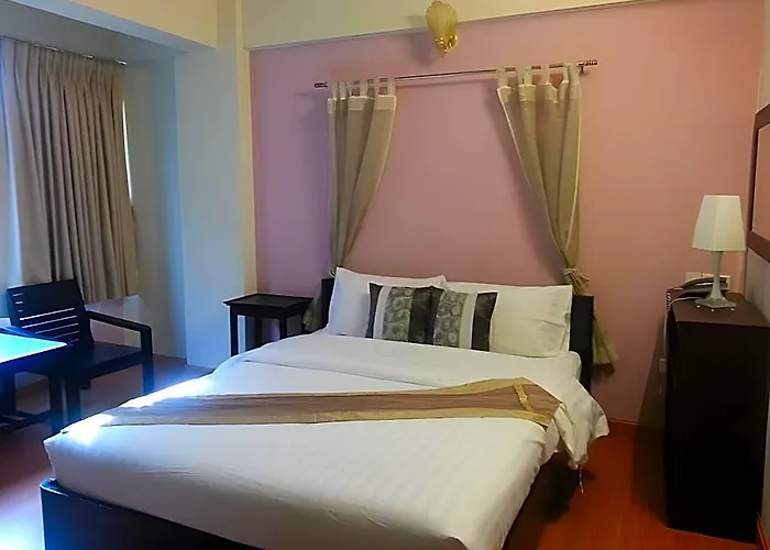 Crown Bts Nana Hotel 3*